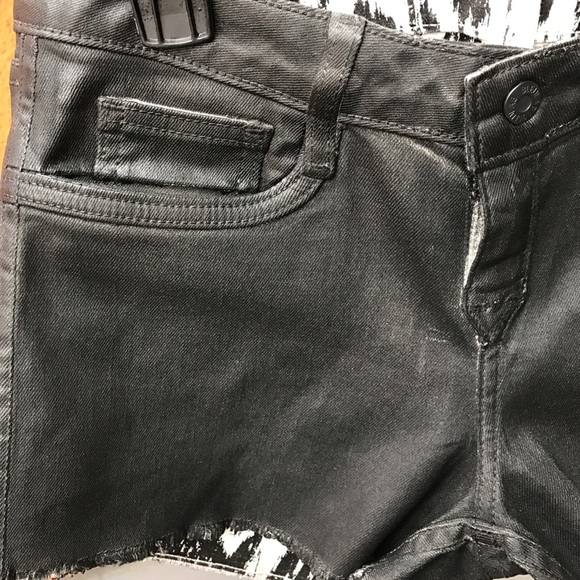 Bleu Lab reversible coated black jean shorts - Picture 4 of 16